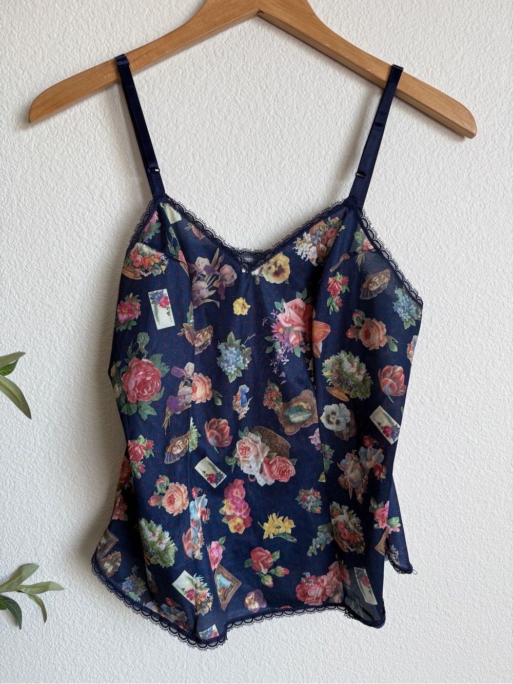 Vintage Vanity Fair Navy Floral Lace Cami Y2K Sheer Lingerie Top Women’s Size 36
